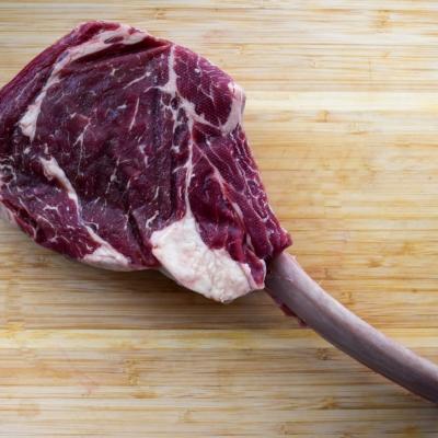 Beef Tomahawk Steak (Bone-In)