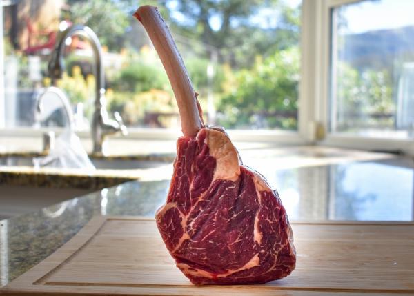 Beef Tomahawk Steak (Bone-In)
