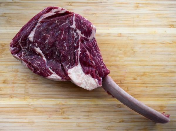 Beef Tomahawk Steak (Bone-In)